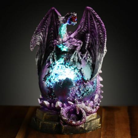 Dragon on dragon egg