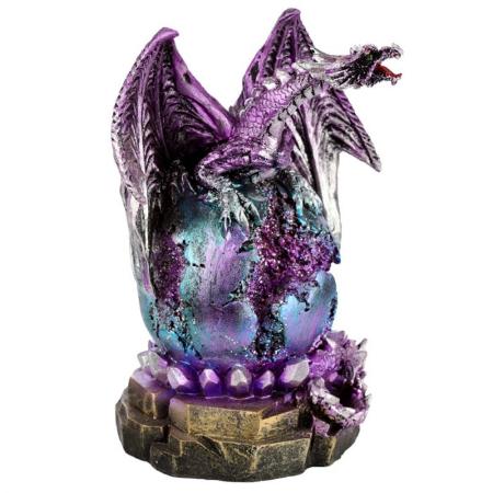 Dragon on dragon egg