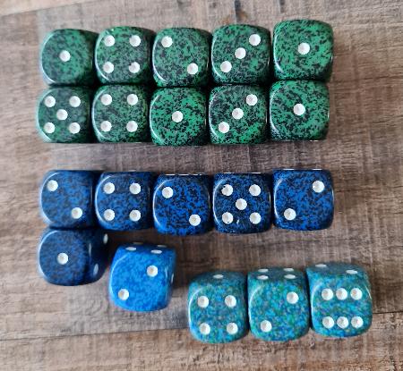 Dice D6 - Chessex - 16mm d6 - 20 mix blue and green dice